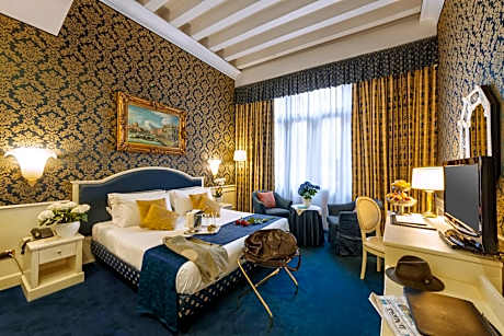 Suite with balcony