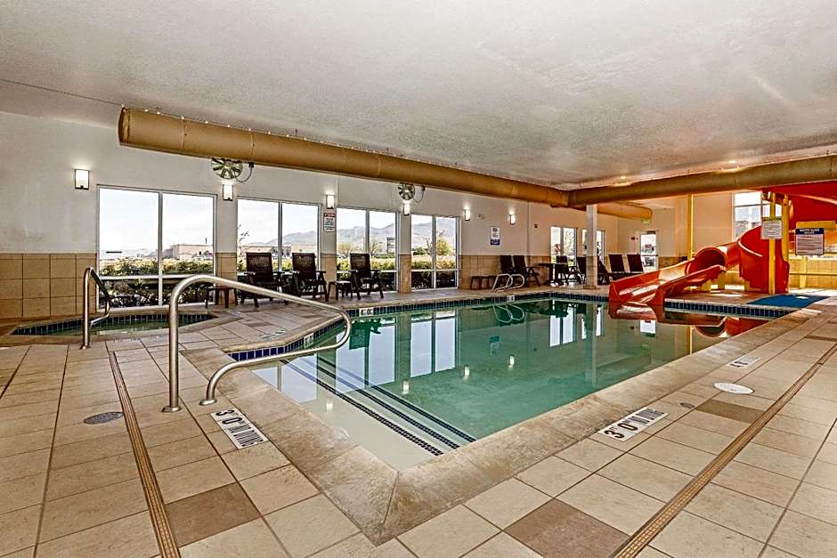 Comfort Inn & Suites Logan Near University