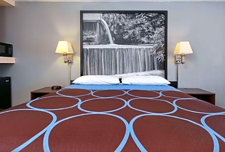 King Room with Bath Tub - Mobility/Hearing Accessible - Non-Smoking