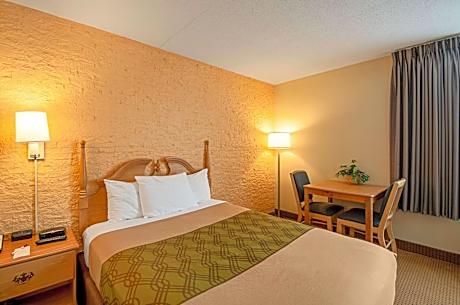 Queen Room - Non-Smoking