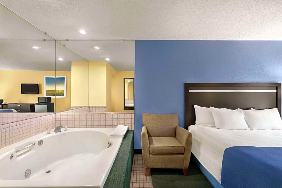 Days Inn by Wyndham Auburn/Finger Lakes Region