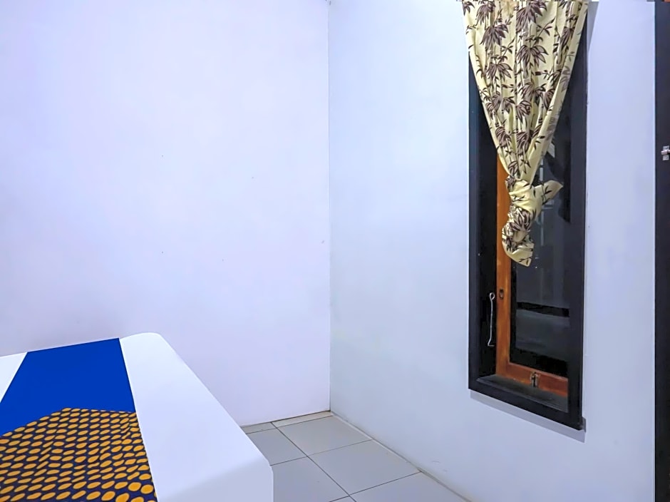 SPOT ON 92154 Nusasari Guest House