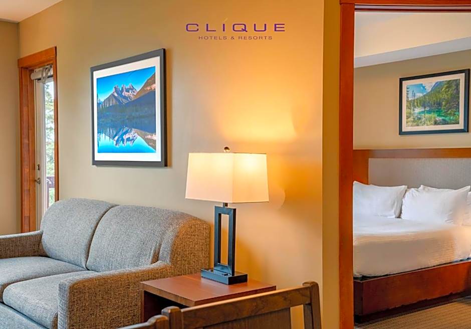 Falcon Crest Lodge by CLIQUE