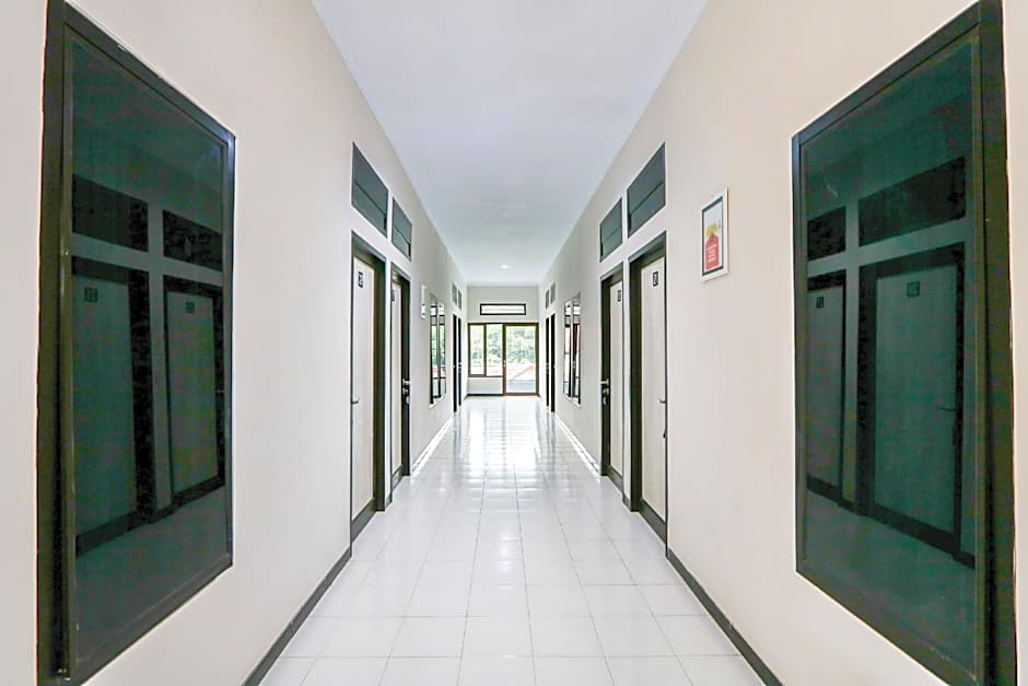 OYO 3187 Kost Putri Bu Chris