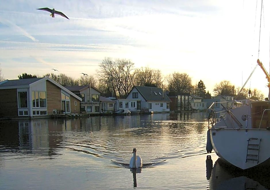 Watervilla Albertje – Amsterdam, NY