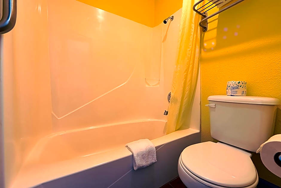 Coastal Inn by OYO Lincoln City - Oregon Coast Hwy