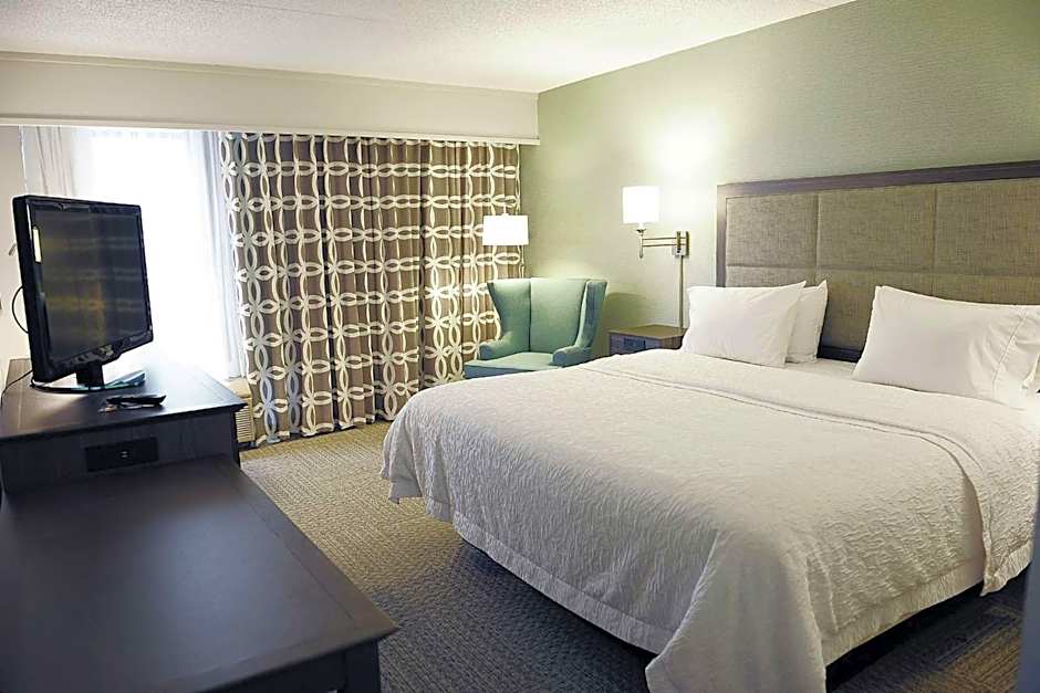 DoubleTree By Hilton Hotel Dulles Airport-Sterling