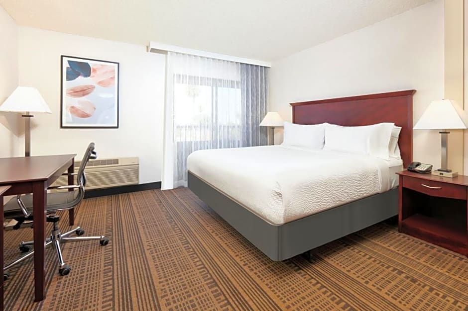 Holiday Inn Hotel & Suites Santa Maria