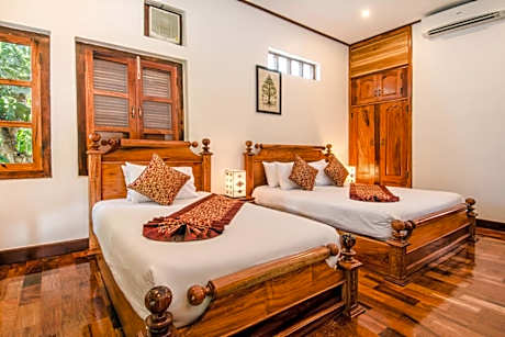 Family Room (Upper Floors)