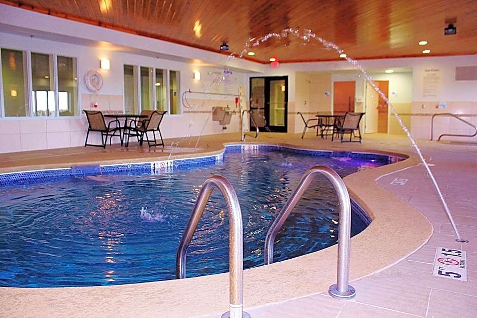 Holiday Inn Express & Suites Greenfield By IHG