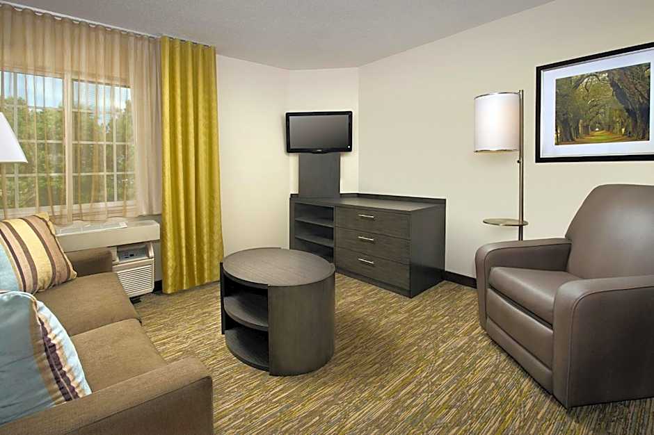 Candlewood Suites Richmond - South By IHG