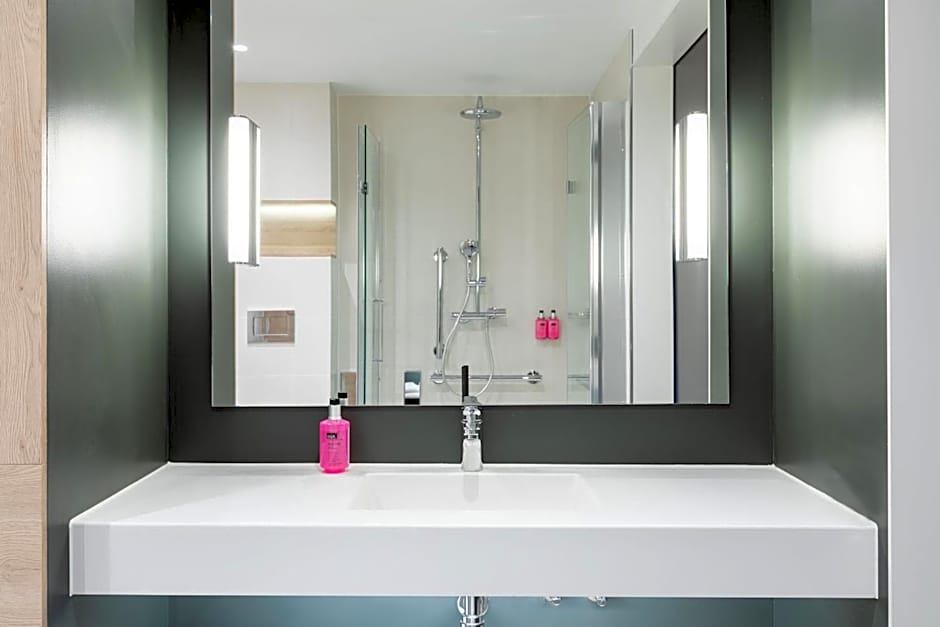 Moxy by Marriott Berlin Ostbahnhof