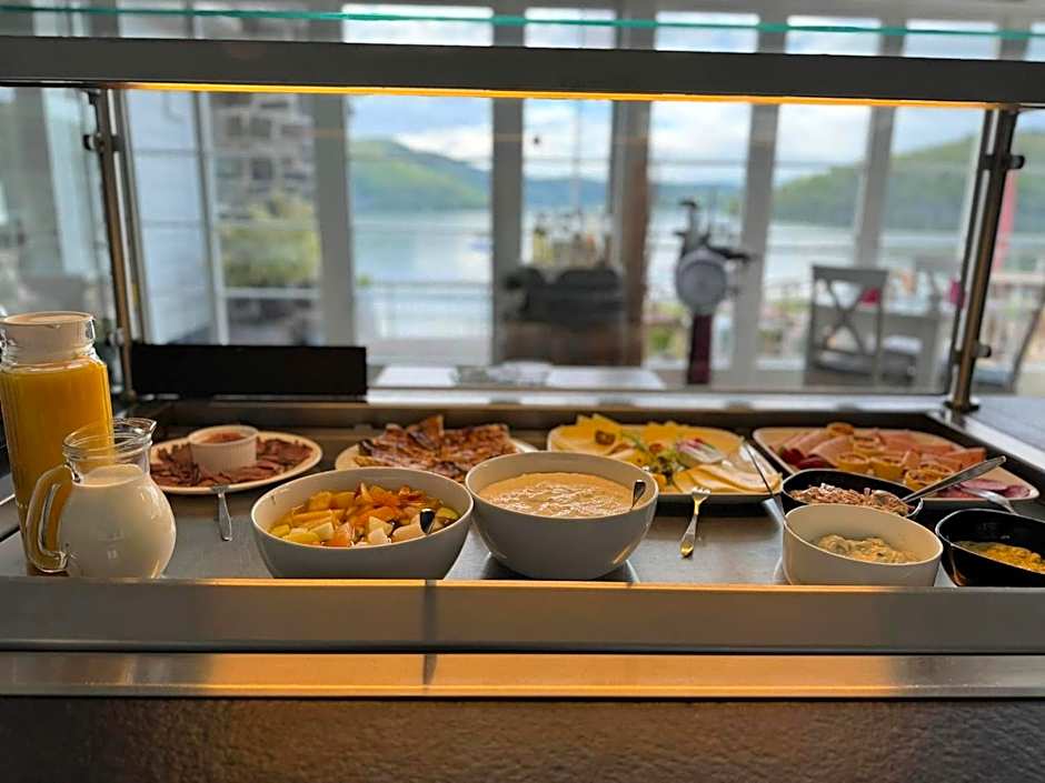 Strandhaus Edersee Nr 12 - Kaminzimmer, Seeblick, Badestrand, Seeterrasse