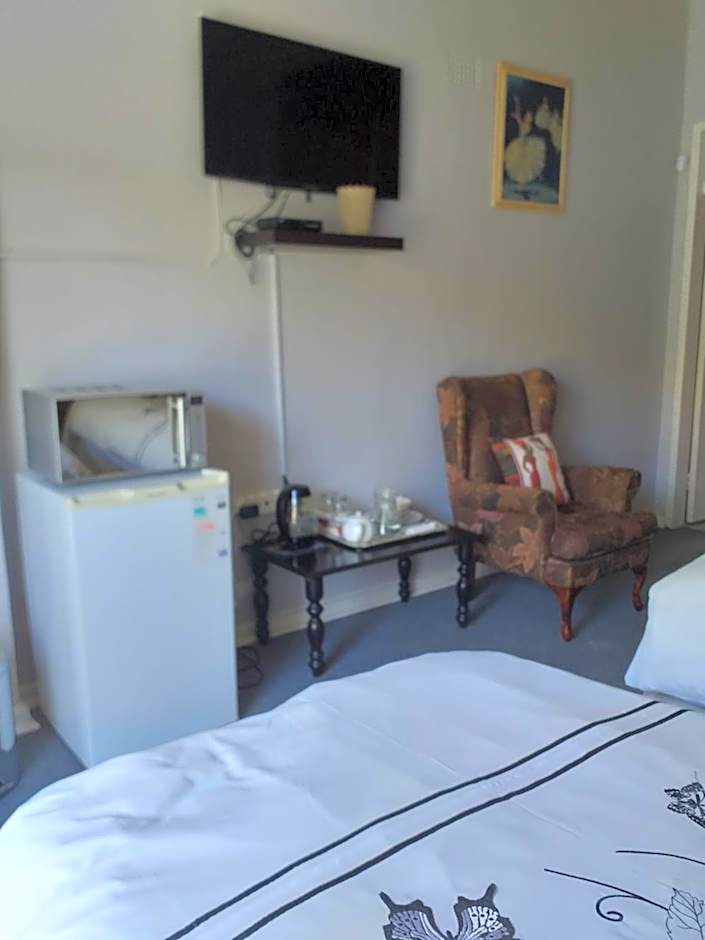 Kwa-Dlamathe Guesthouse