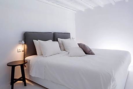 Friends & Family Suite with Heated Jetted Tub