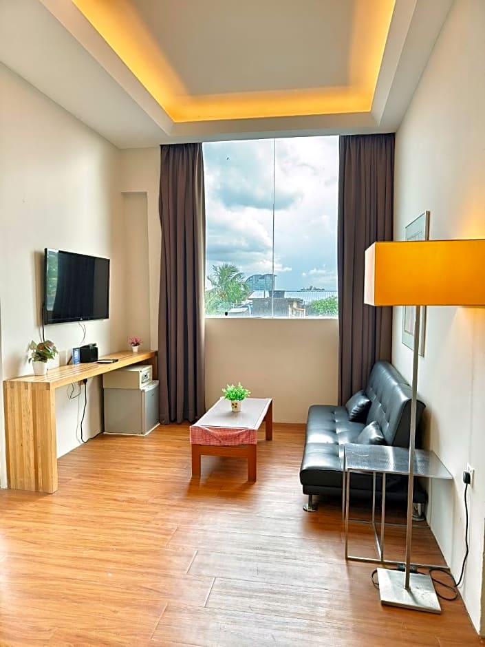 Riverbank Hotel by MRVJ BUSINESS