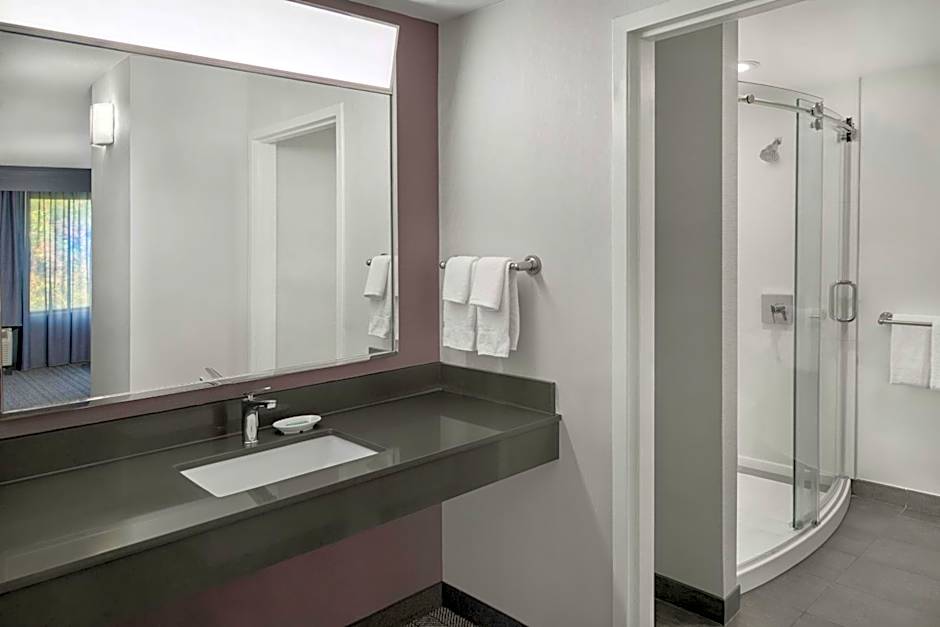 Courtyard by Marriott Kansas City Shawnee