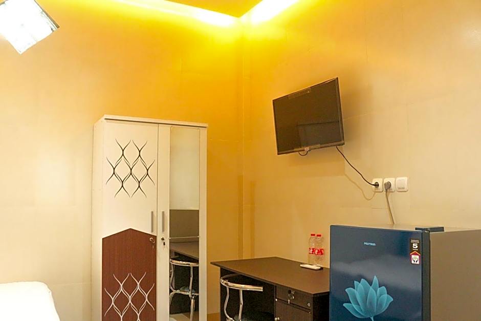 HP Residence Mitra RedDoorz near Alun Alun Kediri