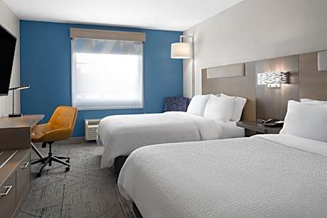 Standard Queen Room with Two Queen Beds and Tub - Mobility/Communications Accessible