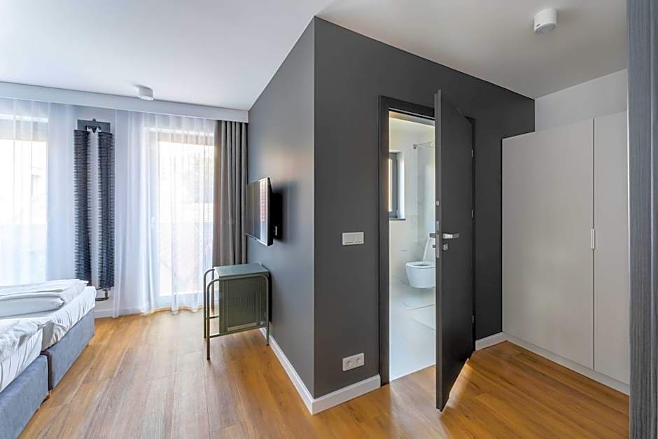 Apart House, Tylna 20