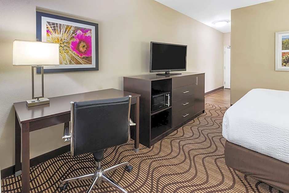 Photo 1 of 6 of 1 King Bed, Accessible