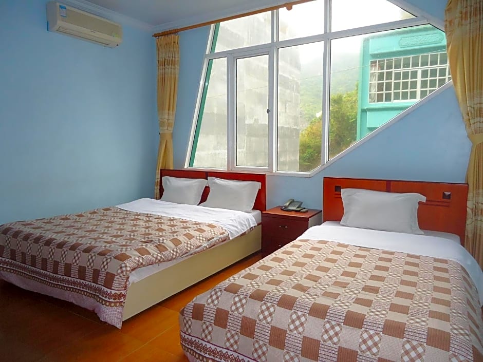 Ciao CatBa Hotel