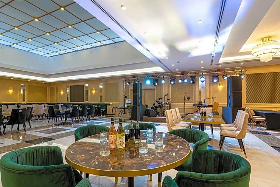 Astoria Grand Hotel