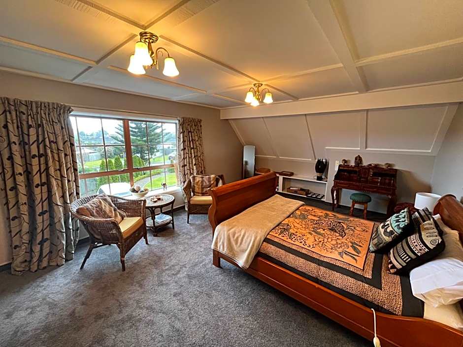 Photo 1 of 6 of Suite