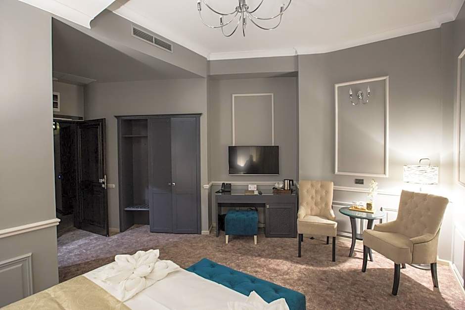 Peninsula Boutique Hotel