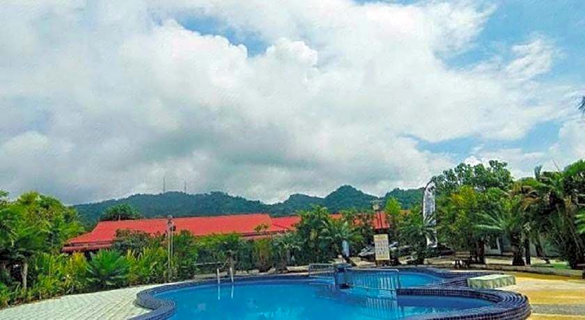 Penarak Bamboo Beach Motel