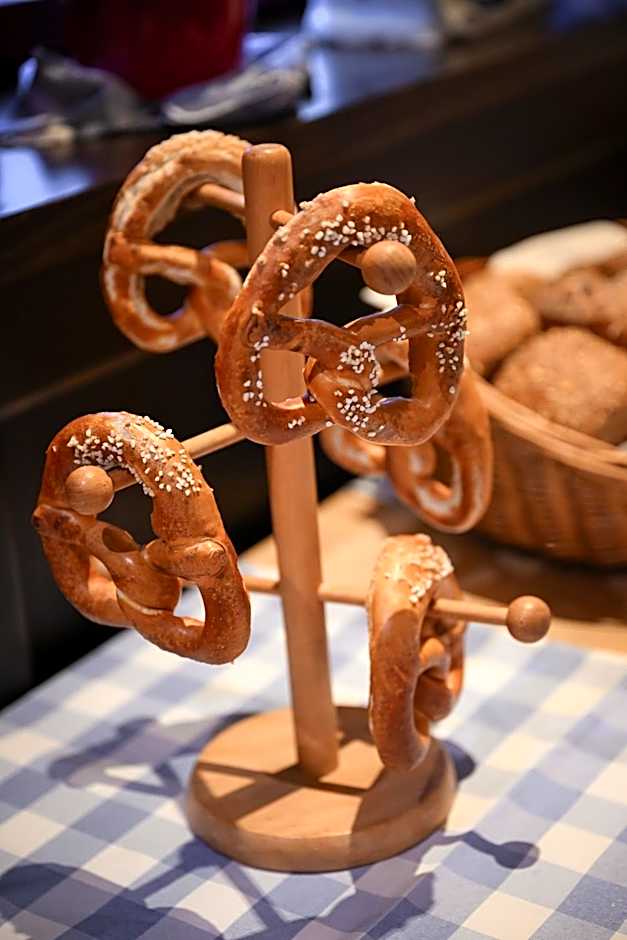 Brauerei Gasthaus Lohhof im Münchner Norden, direkt an der S1, nähe vom Flughafen, Zentrum, A92, Allianz Arena, Ruderregatta und Schießanlage G- Hochbrück entfernt, Internationale Küche