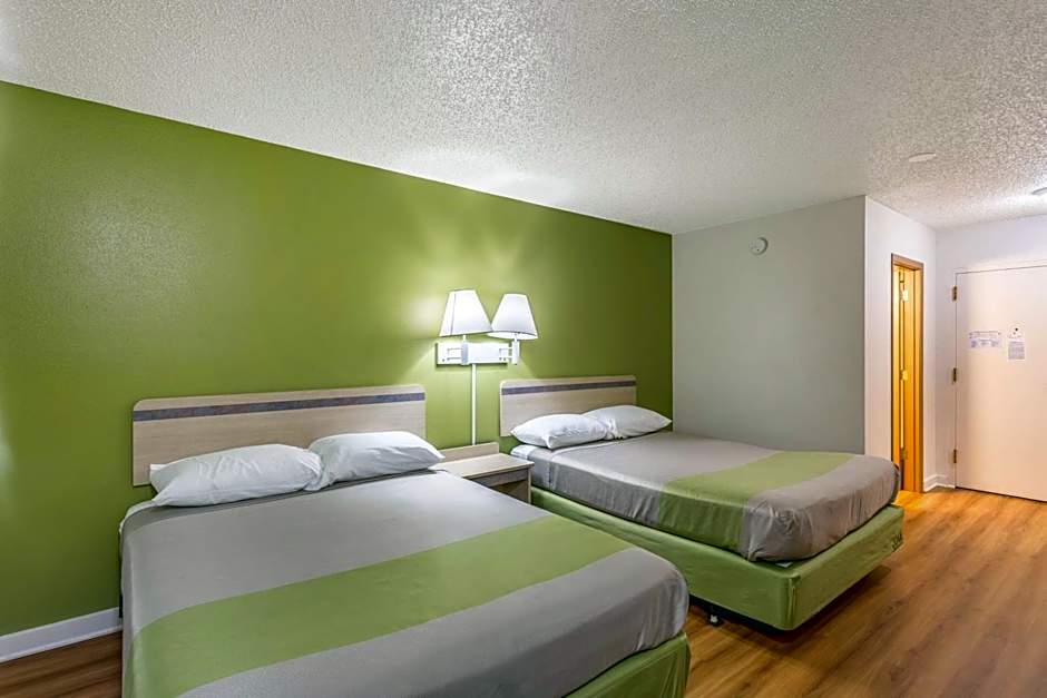 Photo 1 of 4 of 1 Queen Bed