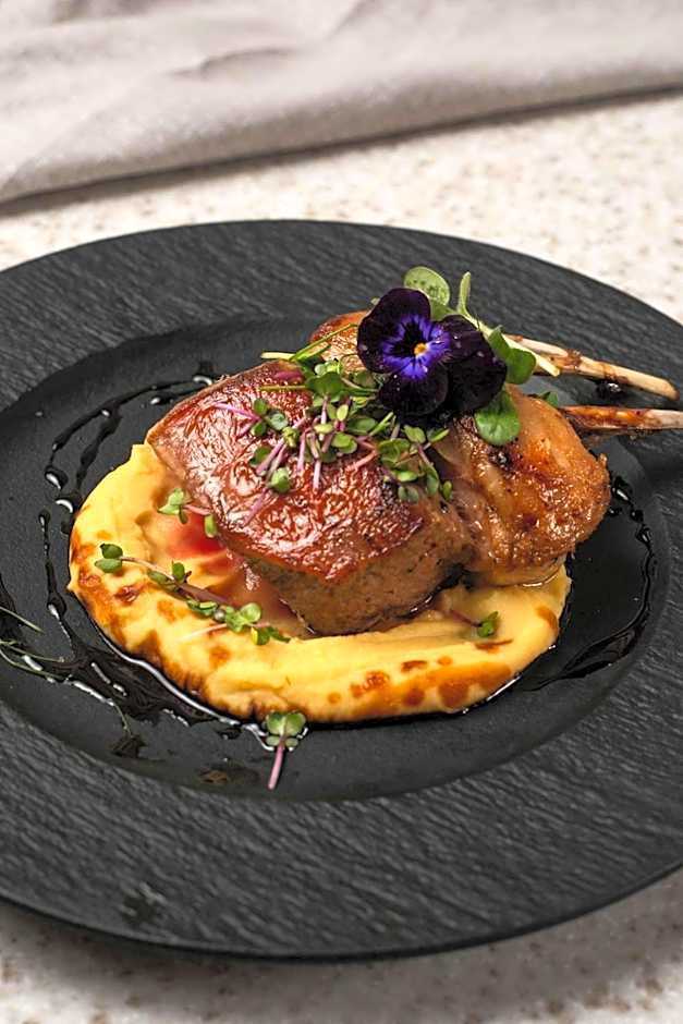 Neues Schloss Privat Hotel Zurich, Autograph Collection