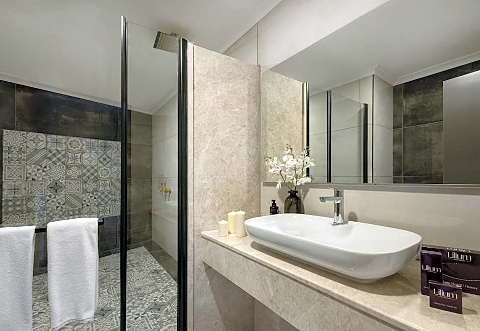 Lilium Hotel & Suites