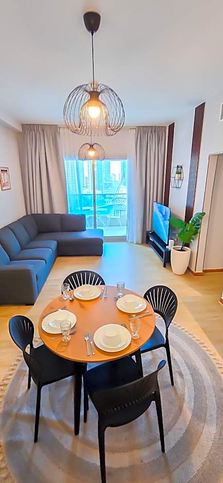 Spacious Apartment Marina View