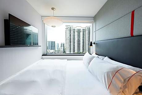 Guest room, 1 King, High floor