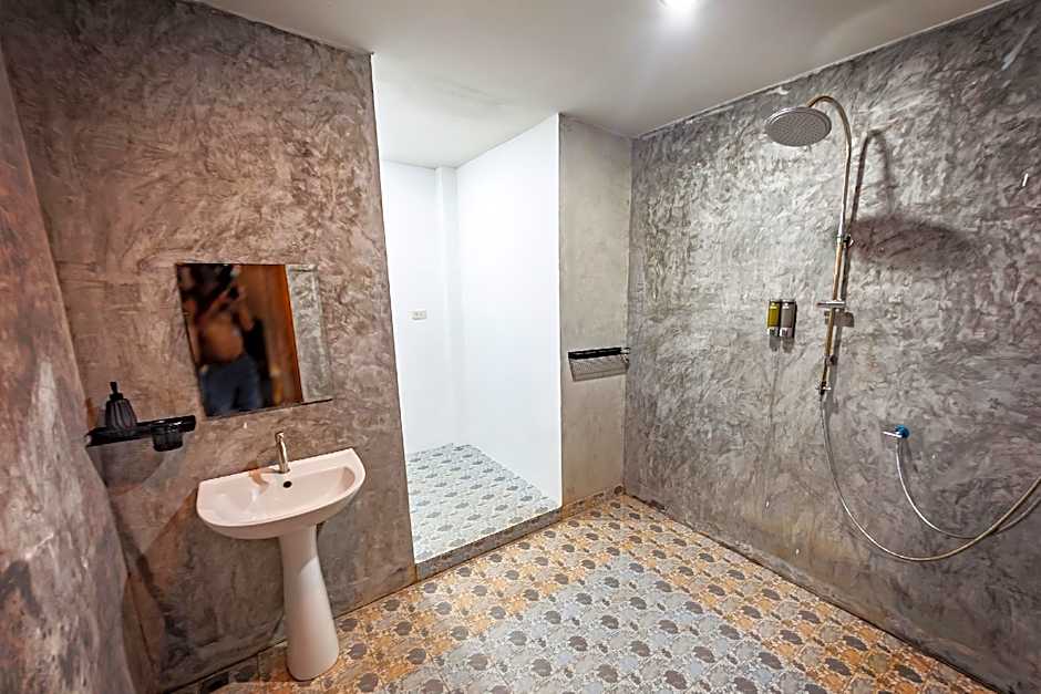 Tonmai Suites