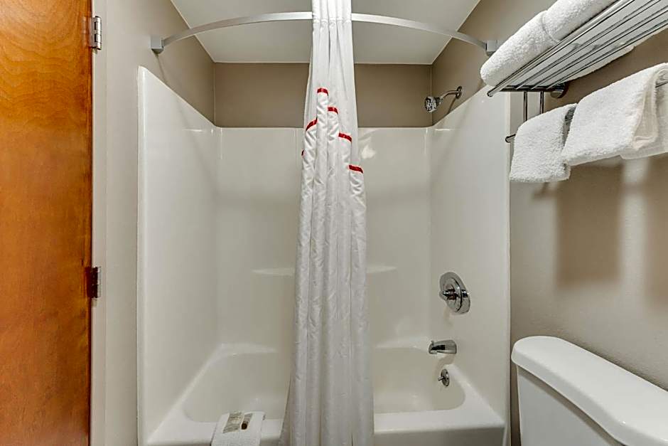 Red Roof Inn & Suites Newport - Middletown, RI