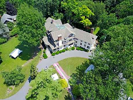 The Inn at Ragged Edge