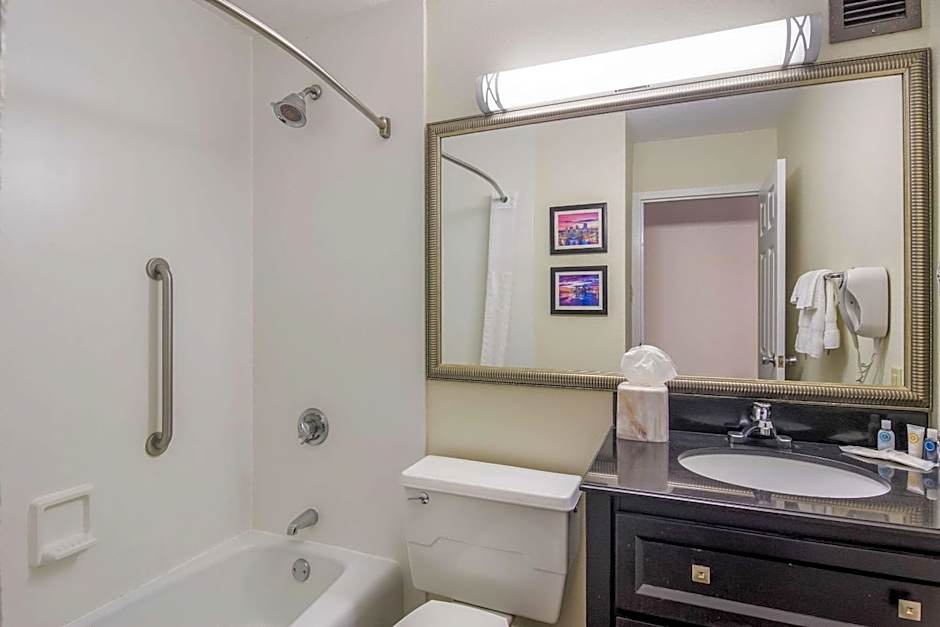 Comfort Inn & Suites Pittsburgh Fox Chapel