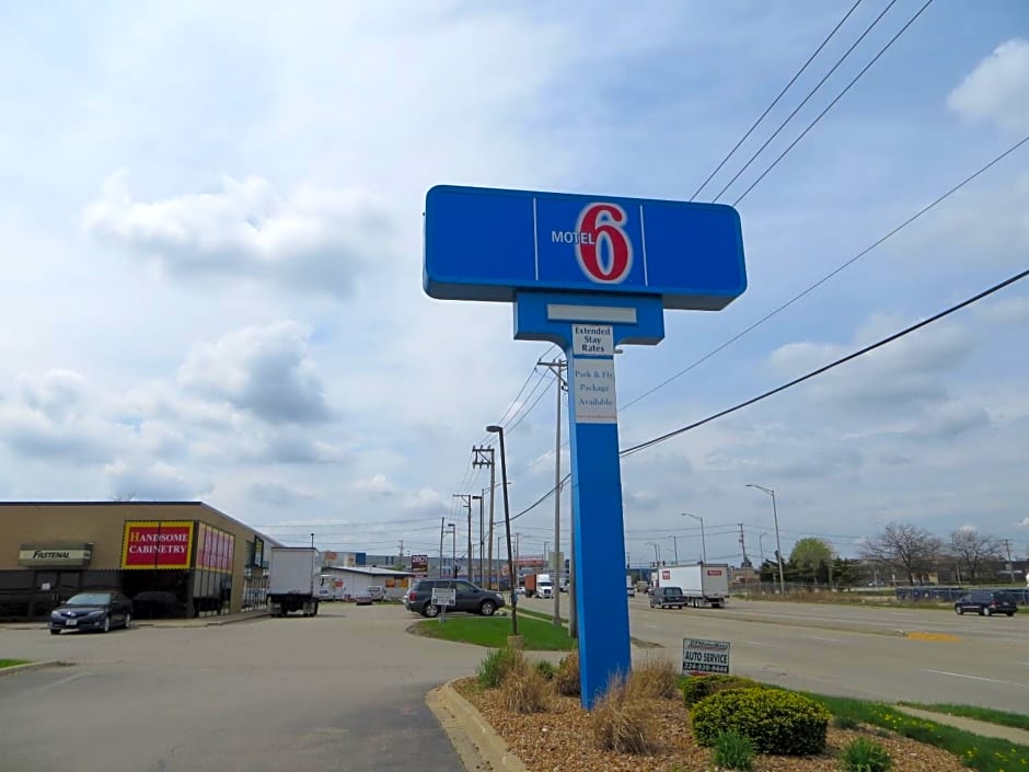 Motel 6 Elk Grove Village, IL - O'Hare