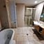 Salt - 2brm apartment with Spa bath and Ocean Views
