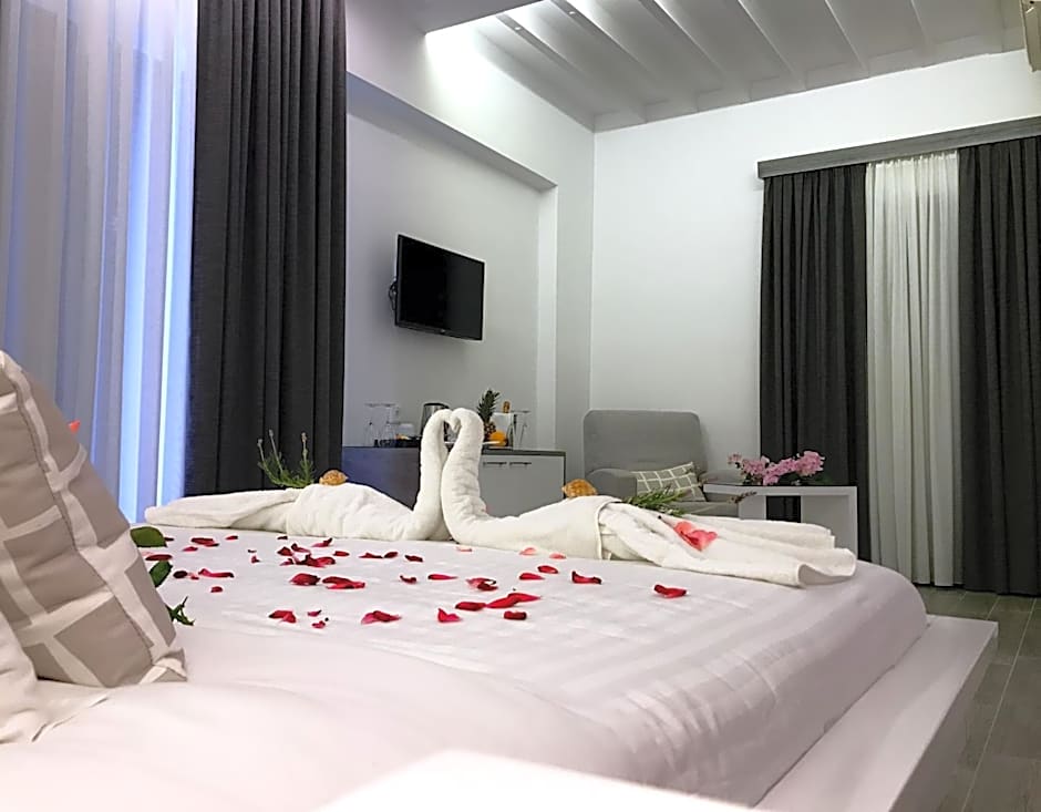 IONIAN SUITES by Bruskos