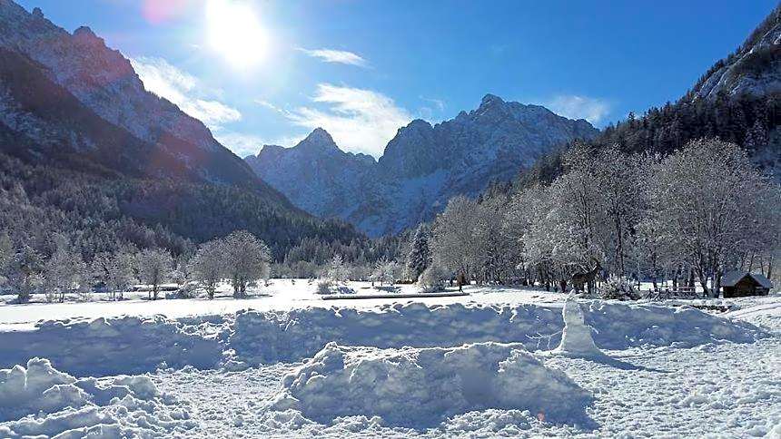 Rooms Barovc by the Lake Jasna