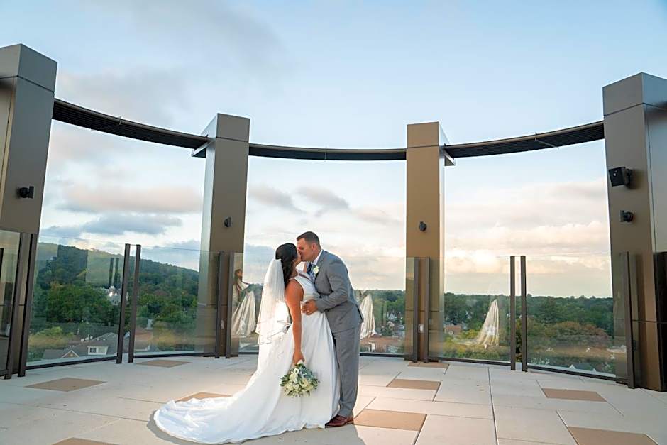 THE MC, AUTOGRAPH COLLECTION