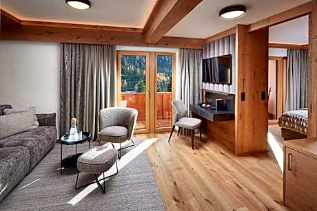 Suite with Mountain View