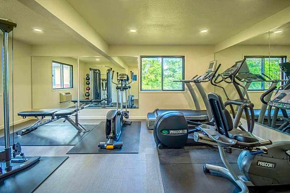 Days Inn & Suites by Wyndham Waterloo