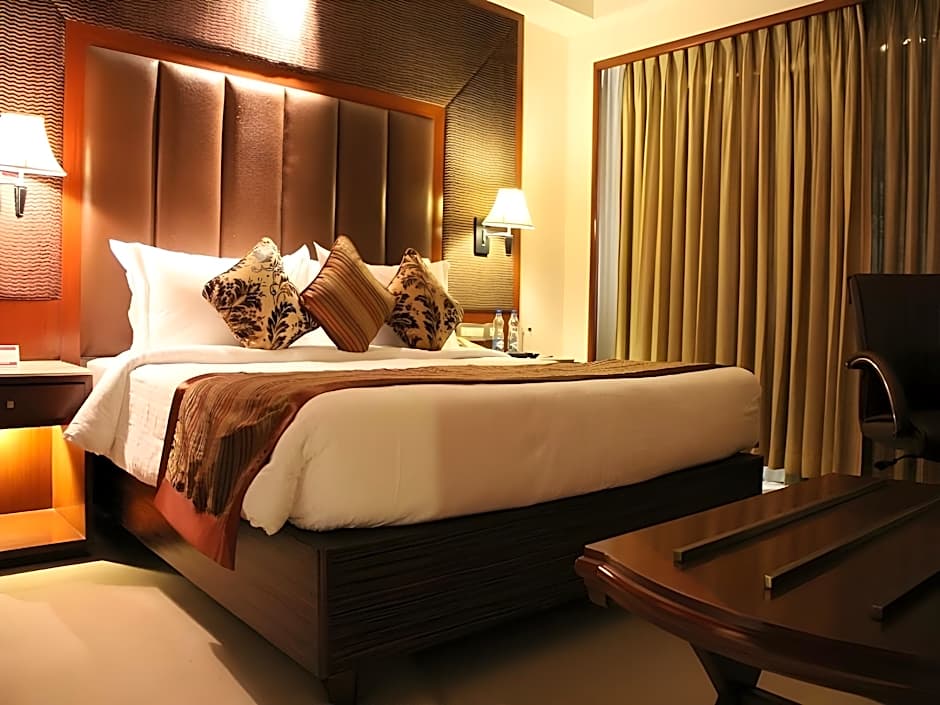 Photo 1 of 7 of Suite Room