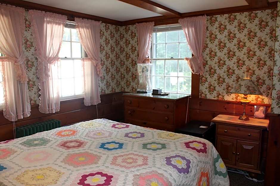 White Trellis Motel