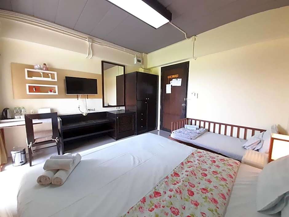 Foto 1 di 7 di Triple Room